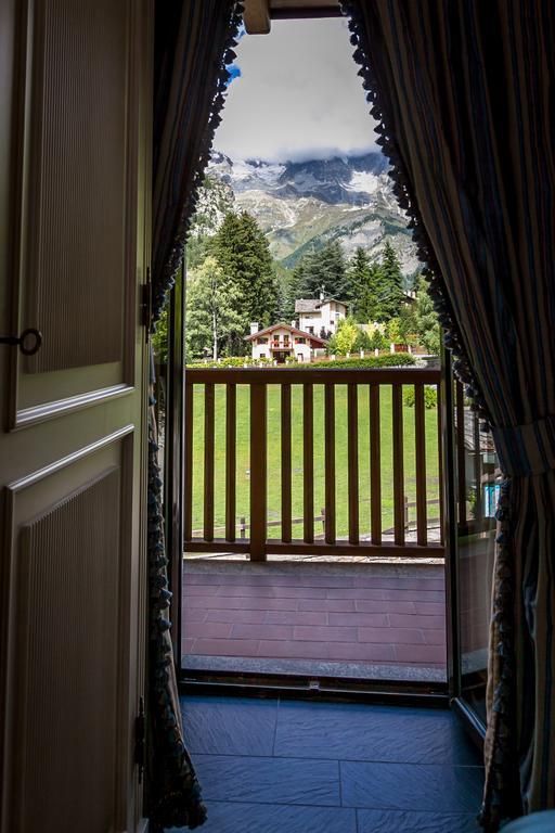 Hotel Lo Scoiattolo Courmayeur Exterior foto