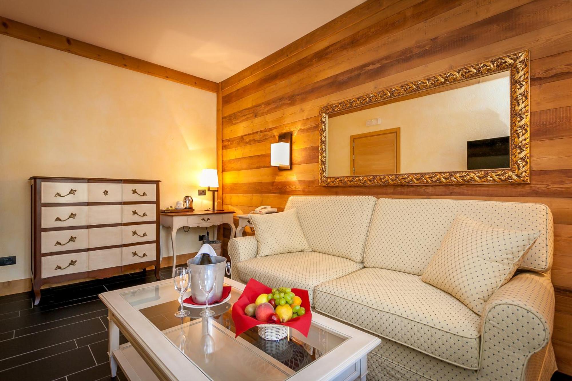 Hotel Lo Scoiattolo Courmayeur Zimmer foto