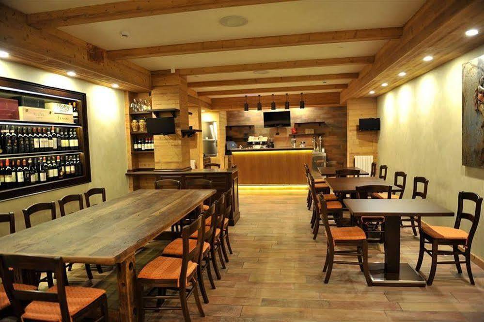 Hotel Lo Scoiattolo Courmayeur Exterior foto