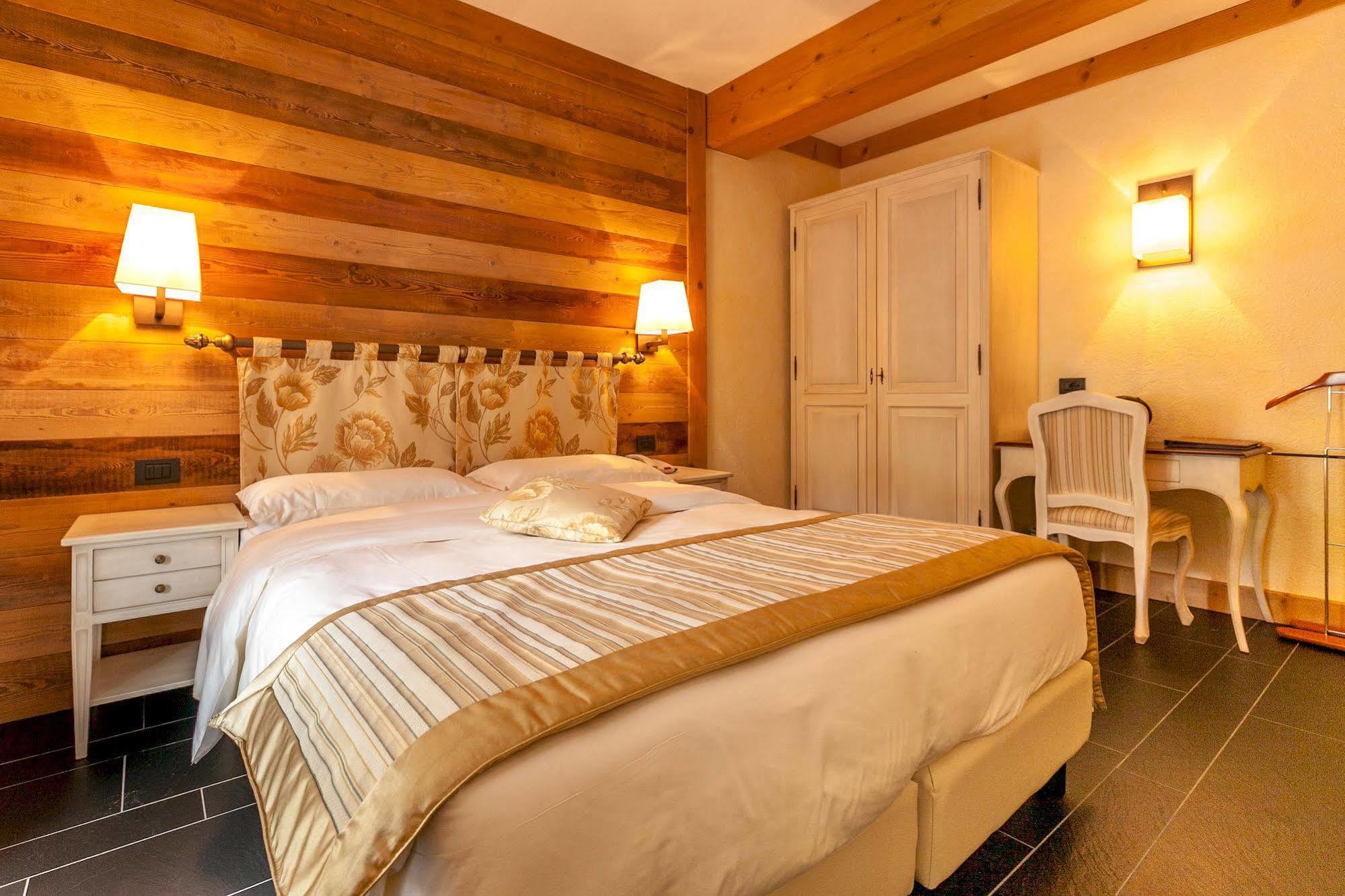 Hotel Lo Scoiattolo Courmayeur Exterior foto