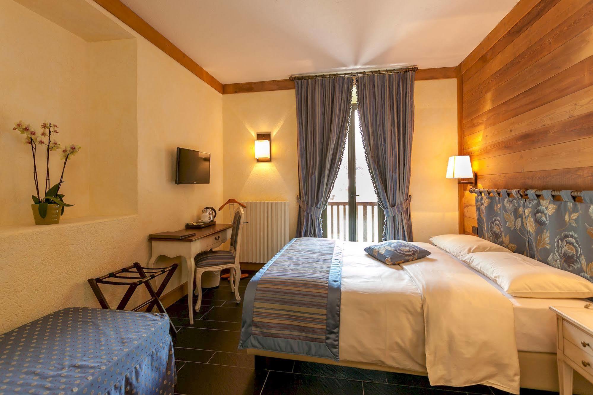 Hotel Lo Scoiattolo Courmayeur Exterior foto