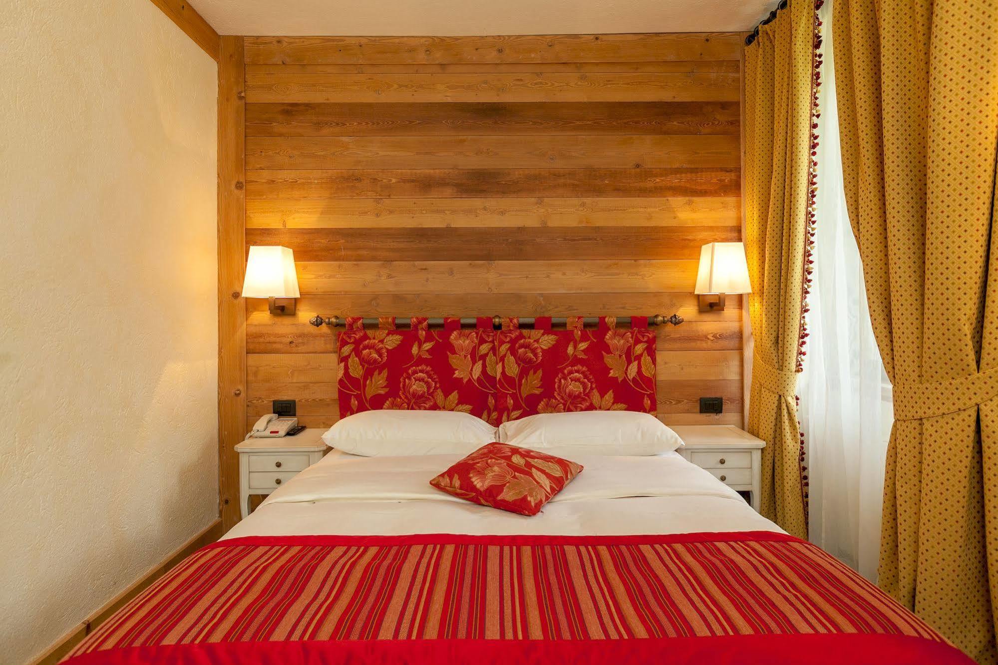 Hotel Lo Scoiattolo Courmayeur Exterior foto