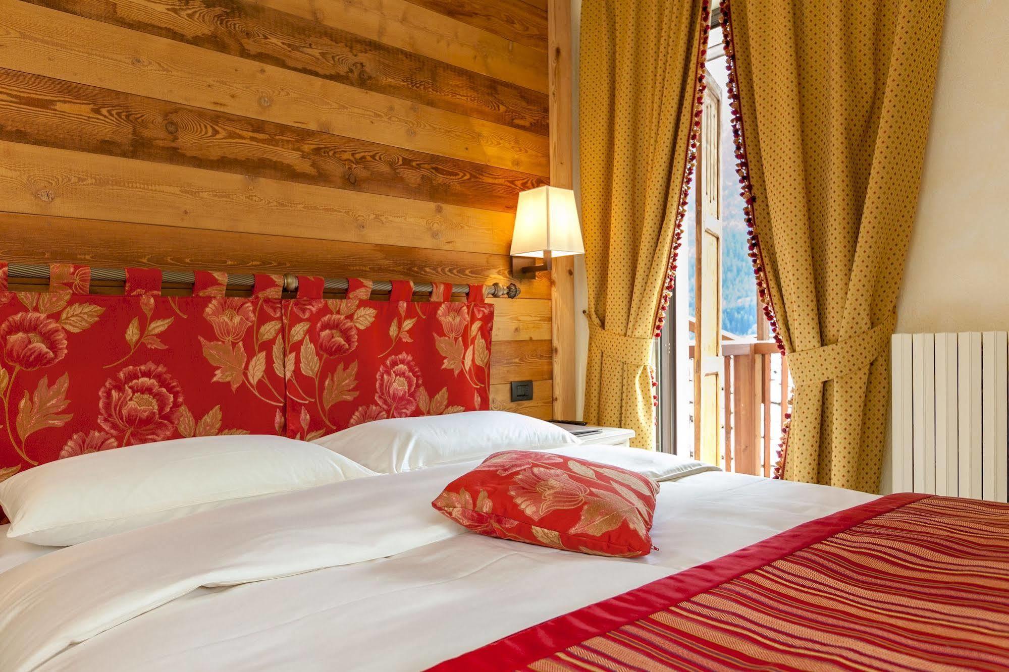Hotel Lo Scoiattolo Courmayeur Exterior foto