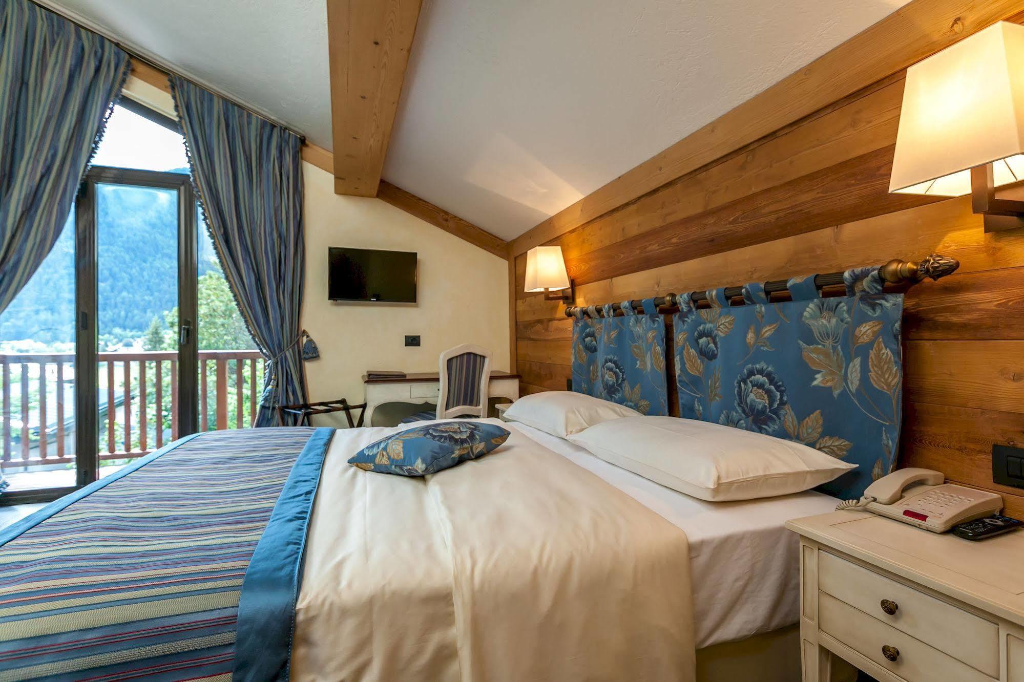 Hotel Lo Scoiattolo Courmayeur Exterior foto