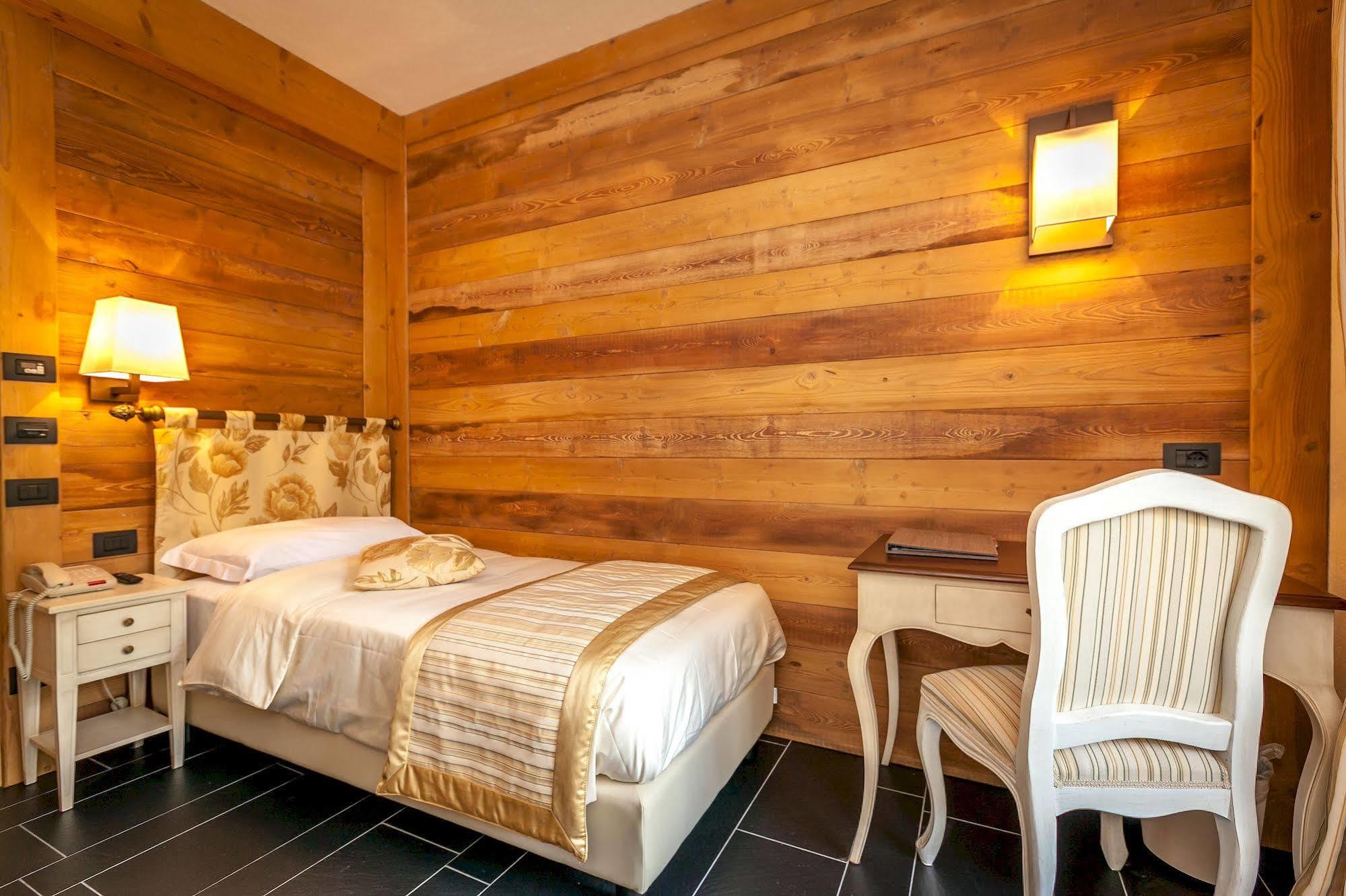 Hotel Lo Scoiattolo Courmayeur Exterior foto