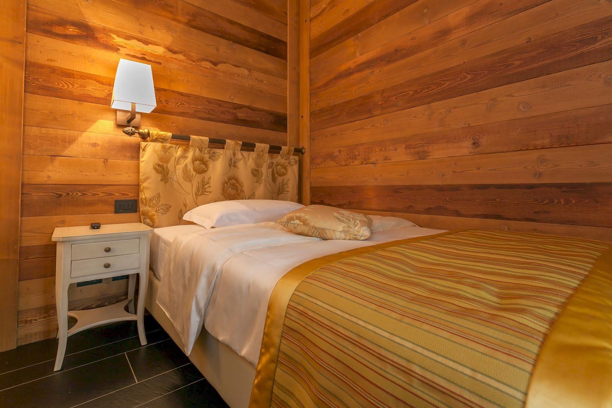 Hotel Lo Scoiattolo Courmayeur Exterior foto